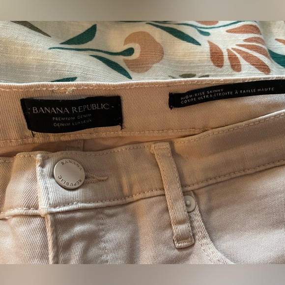 Light pink distressed skinny jeans - Picture 2 of 2